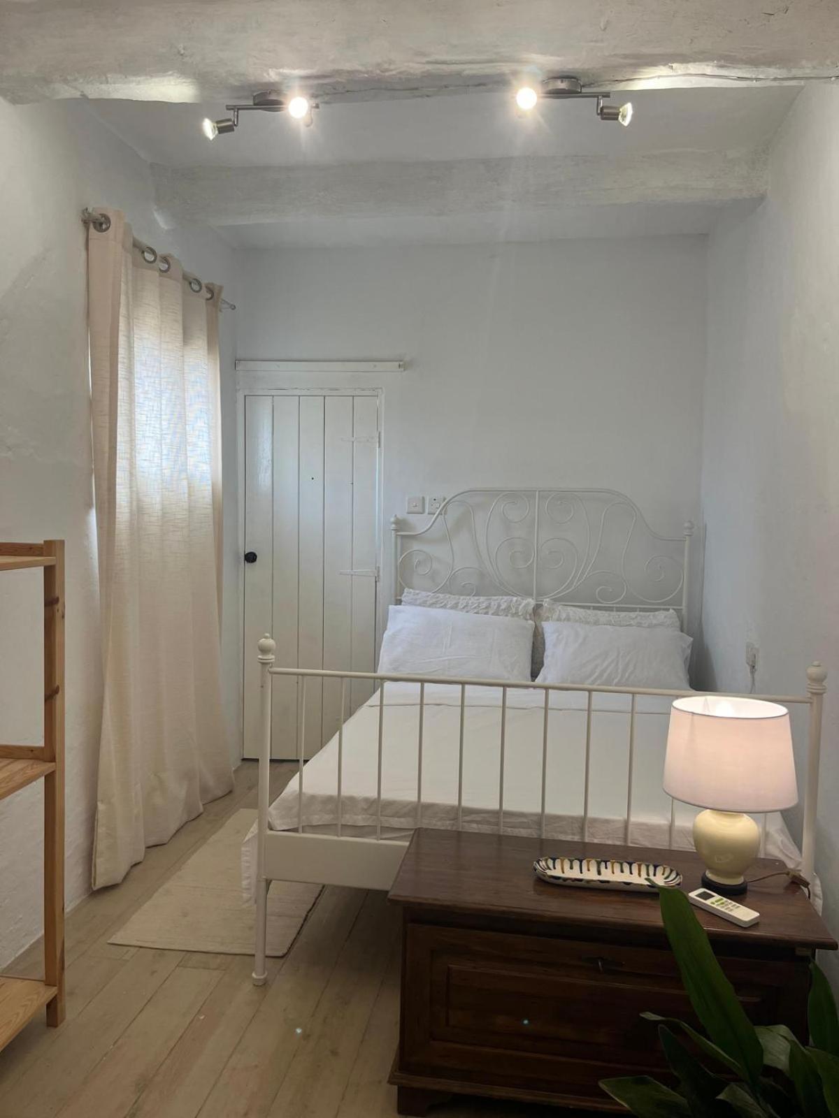 Townhouse , * Cospicua
