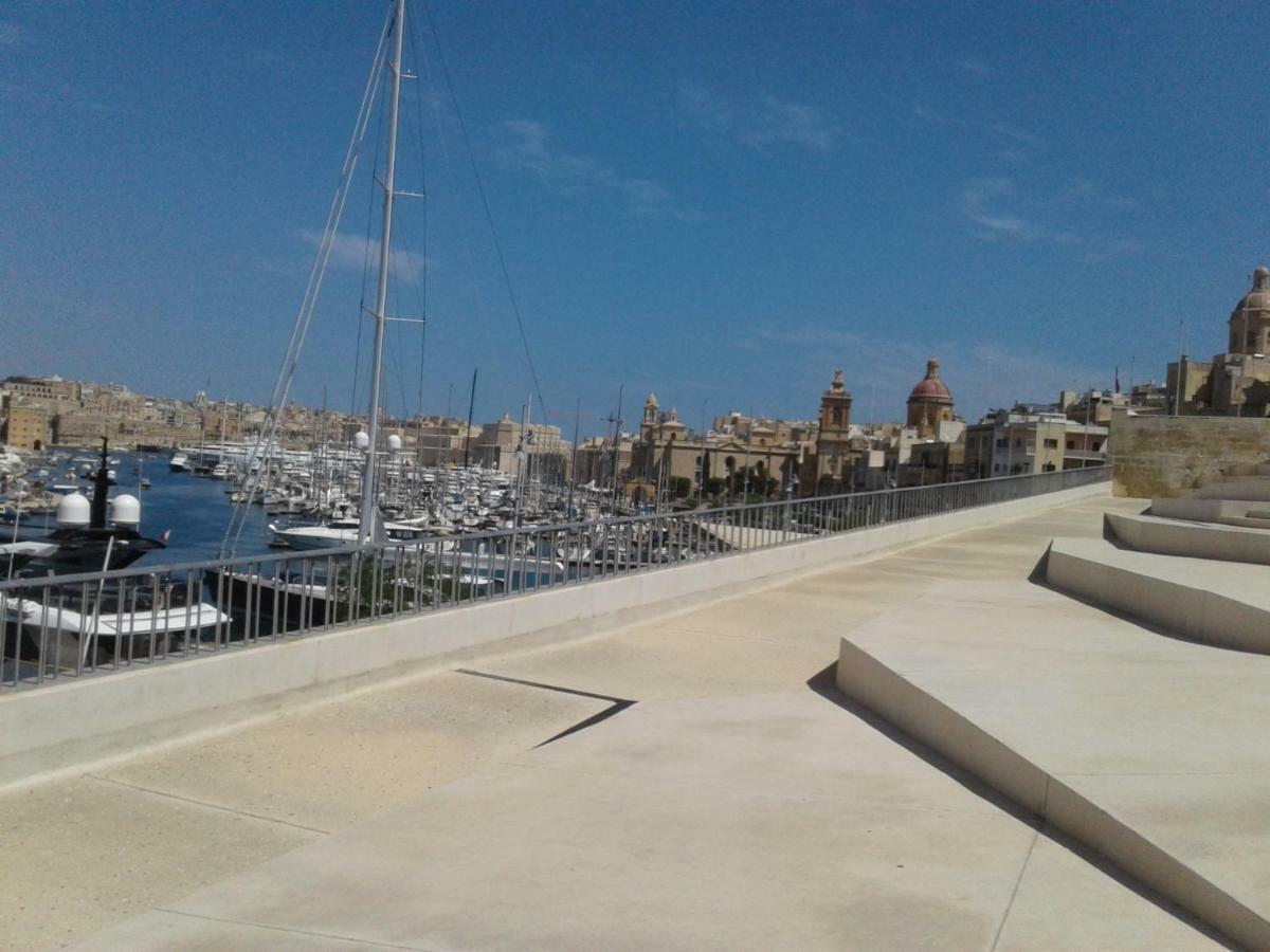Townhouse , * Cospicua